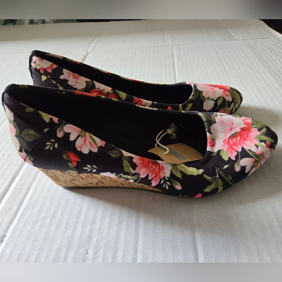CHELSEE Memory Foam SeaBird Flats or Shoes With Floral Design Size 8 - Picture 7 of 13